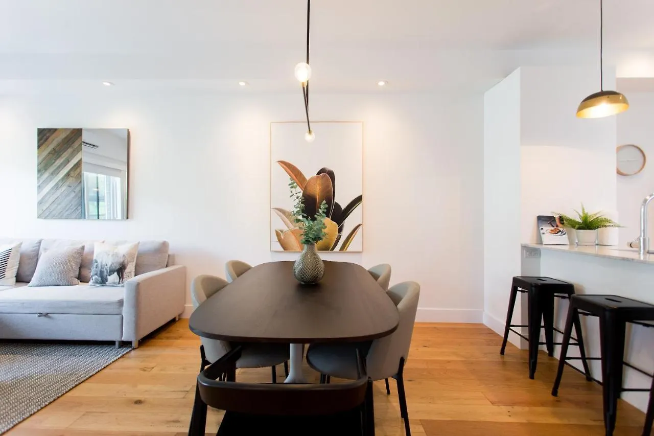 Exquisite Modern Condo In Little Italy By Den Stays Montréal Apartman