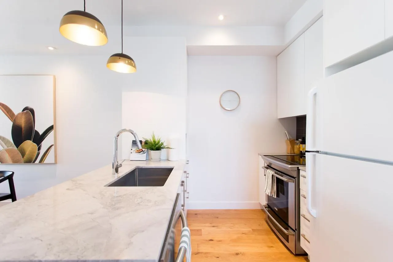Exquisite Modern Condo In Little Italy By Den Stays Montréal Appartement