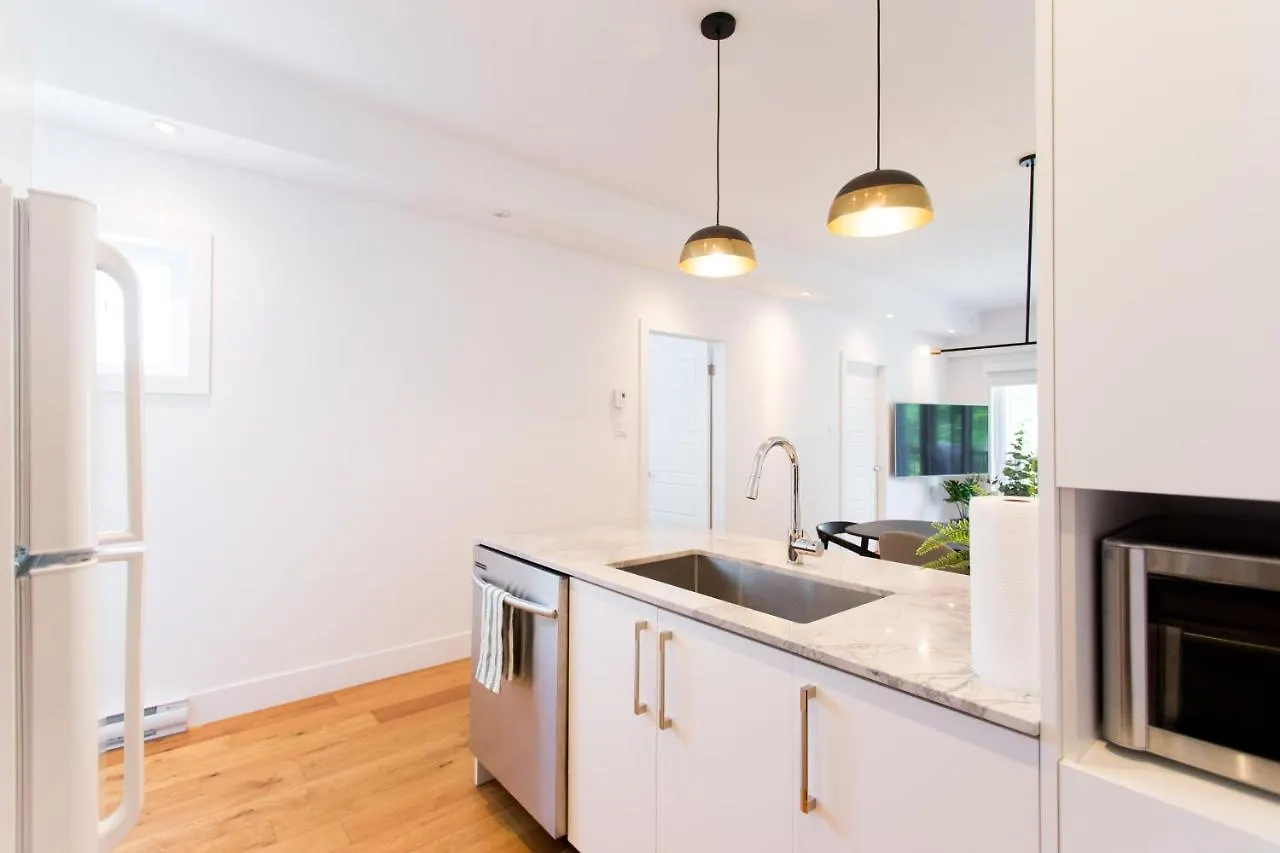 Appartement Exquisite Modern Condo In Little Italy By Den Stays Montréal Canada