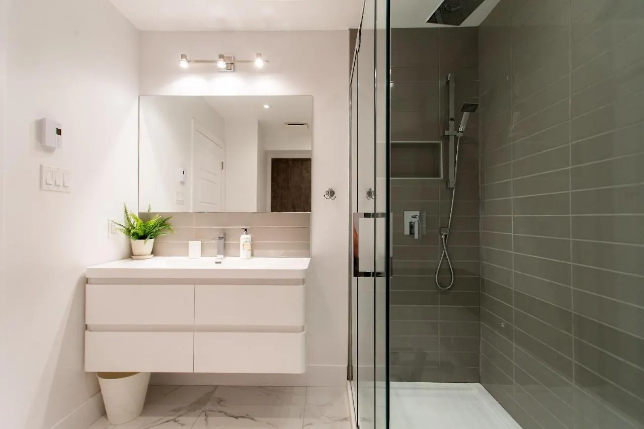Exquisite Modern Condo In Little Italy By Den Stays Montréal