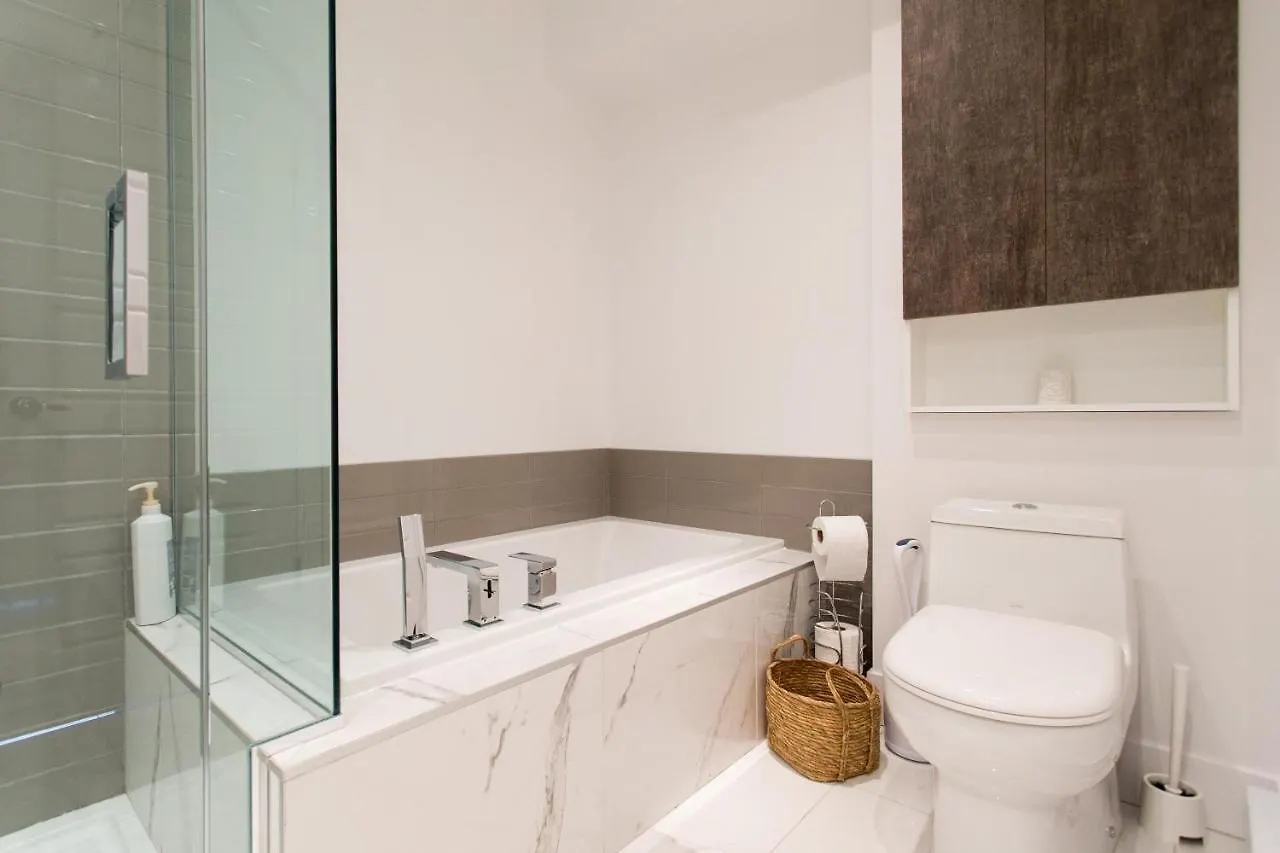 Exquisite Modern Condo In Little Italy By Den Stays Montréal 0*,