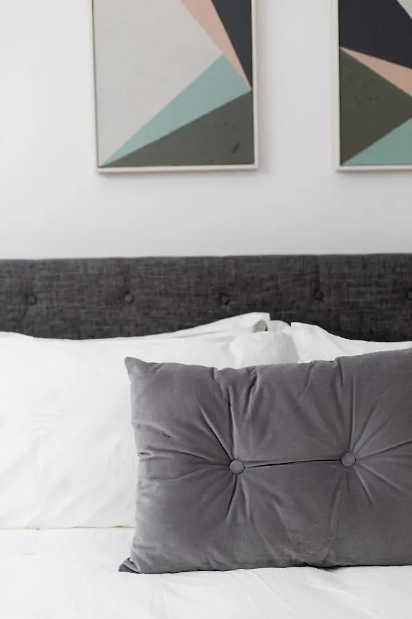 Appartement Exquisite Modern Condo In Little Italy By Den Stays Montréal Canada