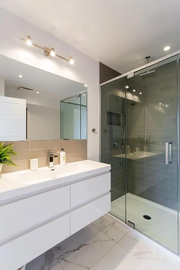 Appartement Exquisite Modern Condo In Little Italy By Den Stays Montréal